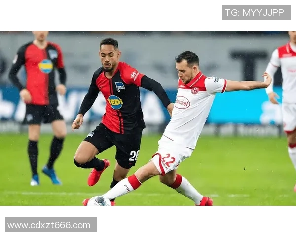 帕德博恩与汉诺威96激战正酣精彩比赛直播全程回顾与分析 帕德博恩与汉诺威96激战正酣精彩比赛直播全程回顾与分析