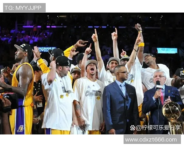 2009年12月湖人与76人激战回顾精彩瞬间与球员表现分析