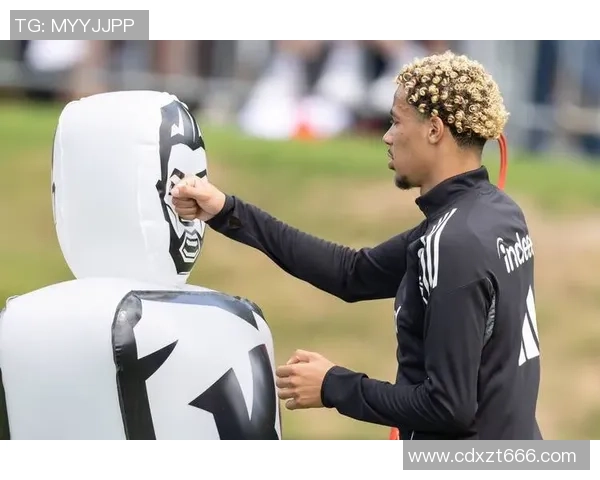 埃基蒂克:11打10并不会更简单;作为前锋最好的感觉便是进球 埃基蒂克:11打10并不会更简单;作为前锋最好的感觉便是进球